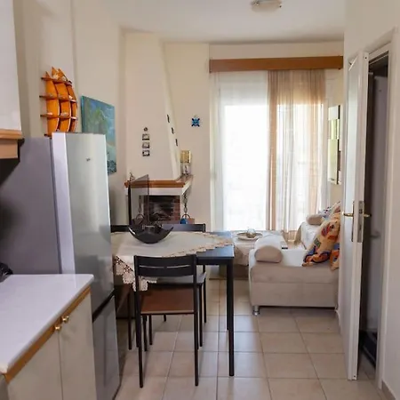 Emerald Family Maisonette Сиври